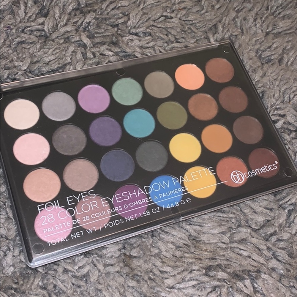 BH Cosmetics 28 Color Foil Eyeshadow Palette 🎨